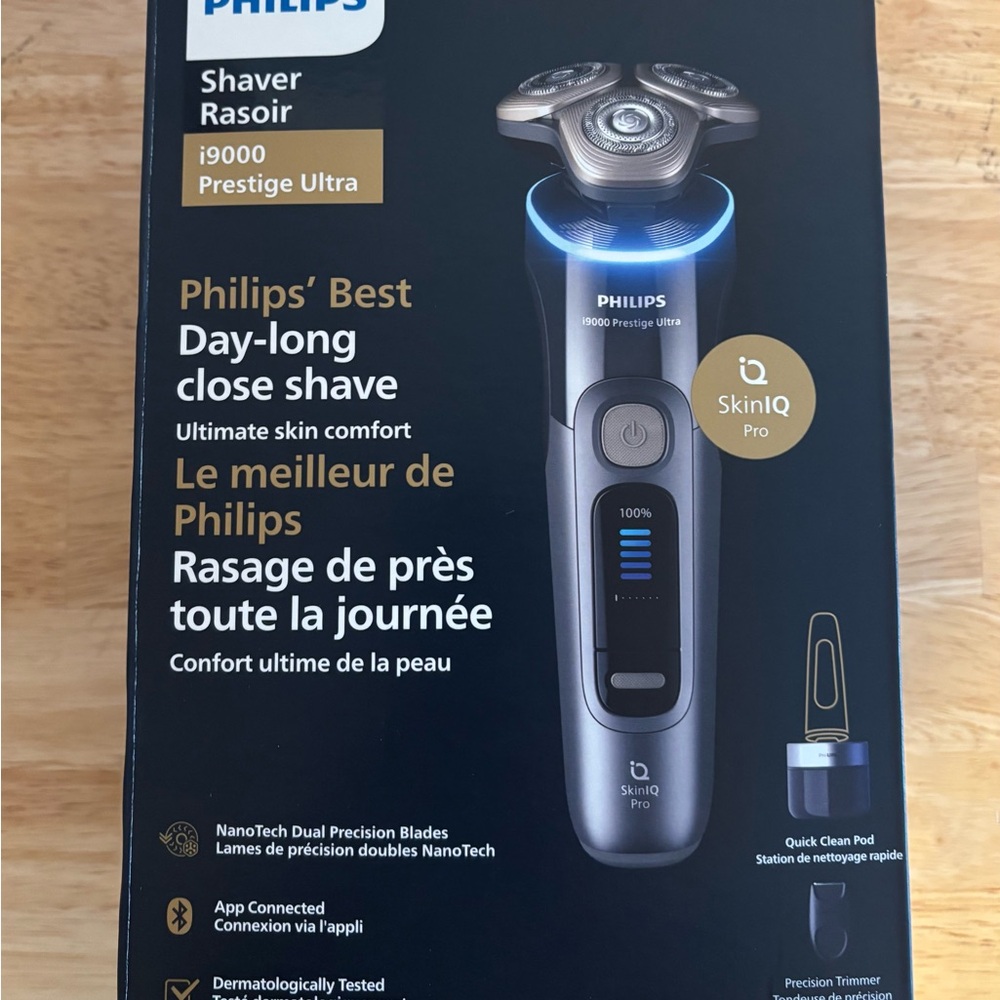 Philips i9000 Prestige Ultra Shaver - Black and Silver